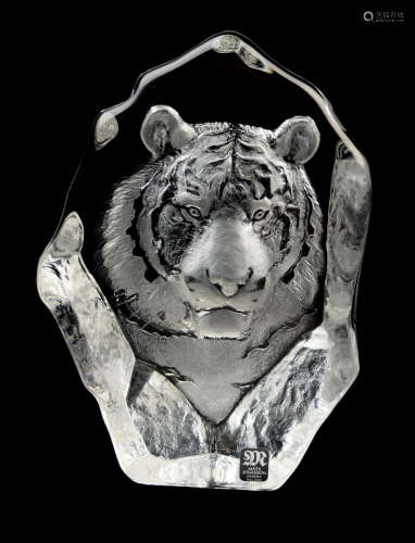 A Sweden Mats Jonasson Crystal Glass Carved Out Tiger Ornament