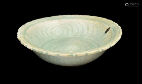 [Chinese] An Underwater Green Glazed Bowl with Sunflower Pattern