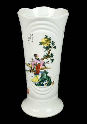 Chinese Jingdezhen Famille Rose Porcelain Vase with