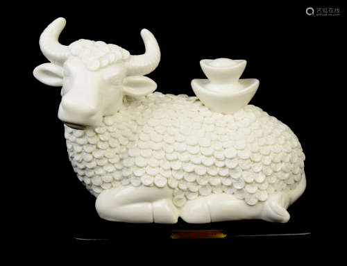 [Chinese] A Jingdezhen White Porcelain Cow Ornament