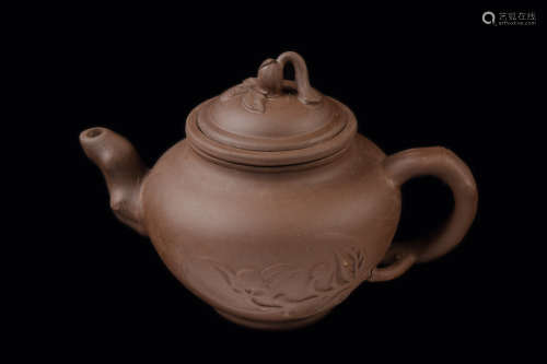 [Chinese] A Yixing Clay Pottery Teapot with Peach Branch Design