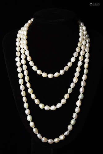 A White Pearl String Necklace with 144 Lister Pearls