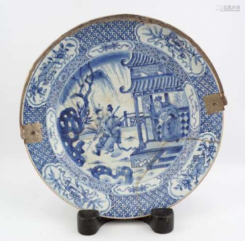 CHINESE QING BLUE AND WHITE CHARGER