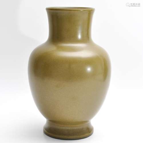 A Teadust Decor Vase