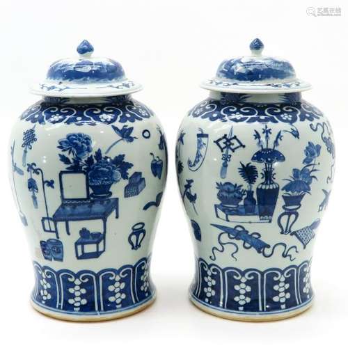 A Pair of Blue and White Decor Helmet Jars with Covers