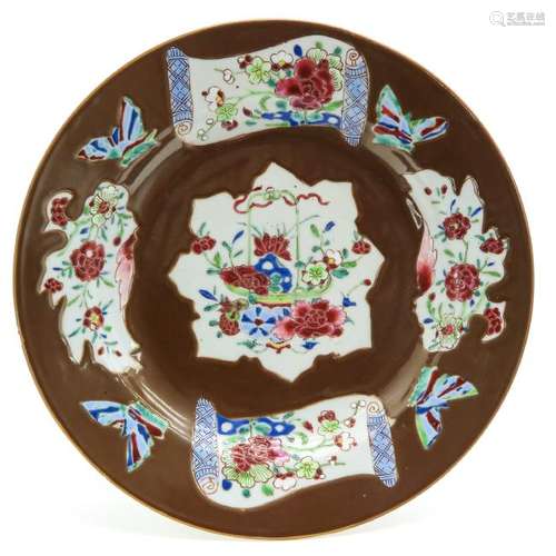 A Famille Rose Decor Plate