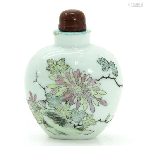 A Polychrome Decor Snuff Bottle