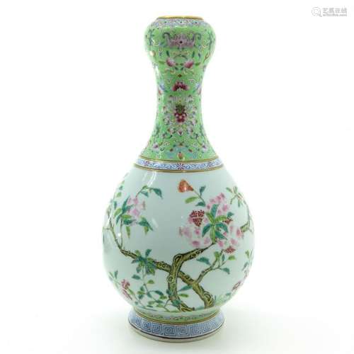 A Famille Rose Decor Garlic Mouth Vase