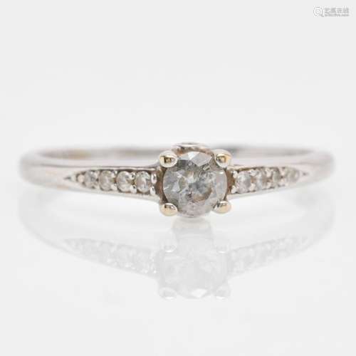 An 18KWG Ladies Diamond Ring Approximately 0.33 CTW