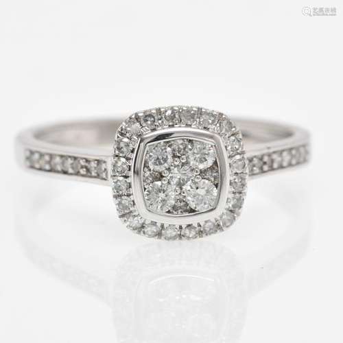 A 9KWG Ladies Diamond Ring Approximately 0.42 CTW