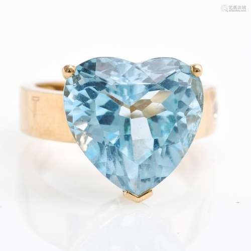 A 14KG Ring Set with Blue Topaz