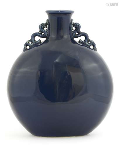 A Chinese porcelain moon flask