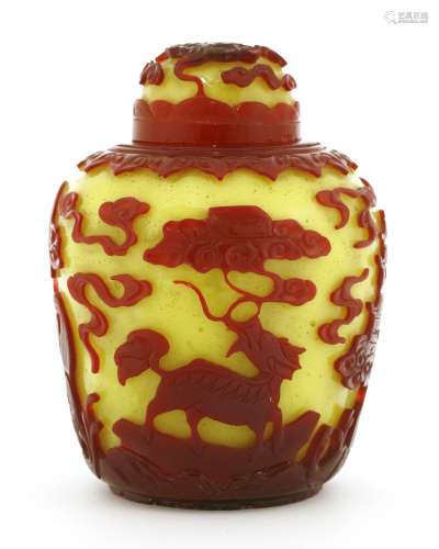 A Chinese overlay Peking glass jar and cover