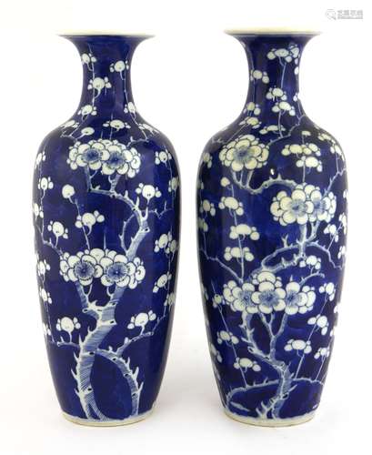 A pair of Chinese blue and white vases