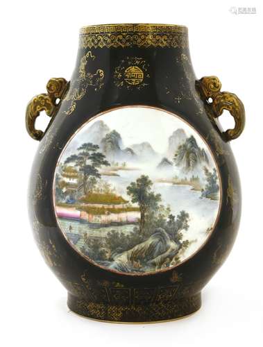 A Chinese porcelain vase