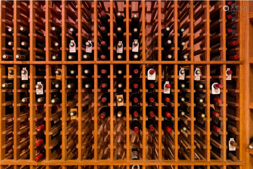11 BOTTLES OF WINE《玛乐庄园》窑藏陈年名庄系列美酒 11 瓶