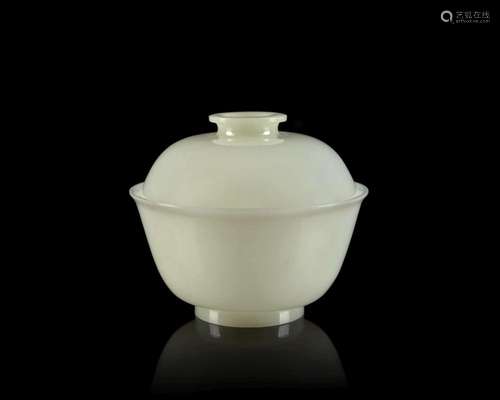 BOL COUVERT EN JADE BLANC, Chine, dynastie Qing, époque Qianlong (1736-1795)