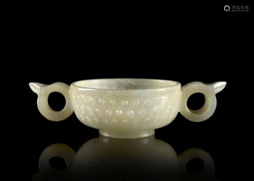 PETITE COUPE EN JADE CÉLADON PÂLE, Chine, dynastie Qing, XIXe siècle