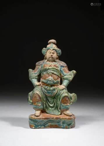 STATUETTE DE GUANDI EN GRÈS ÉMAILLÉ VERT ET JAUNE, Chine, dynastie Ming, XVIIe siècle