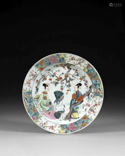 PLAT EN PORCELAINE FAMILLE ROSE, Chine, dynastie Qing, époque Yongzheng (1723-1735)