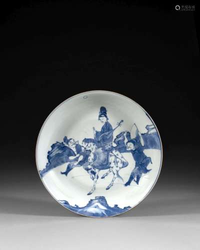 PLAT EN PORCELAINE BLEU BLANC, Chine, dynastie Qing, XVIIIe siècle