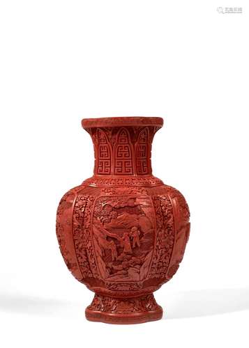 VASE EN LAQUE ROUGE SCULPTÉE, Chine, dynastie Qing, fin de l'époque Qianlong, XVIIIe siècle