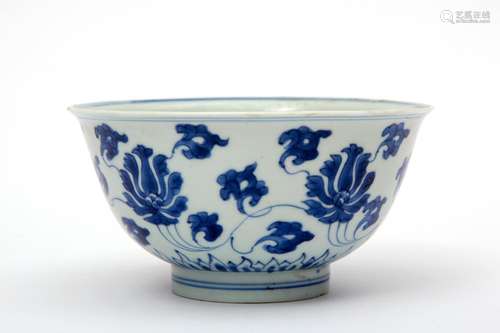 A blue & white flower scroll bowl