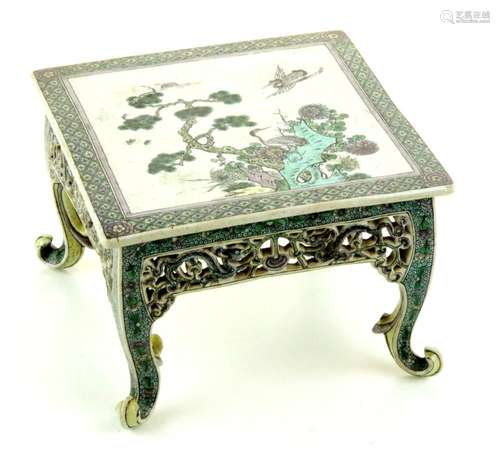 A wucai miniature table