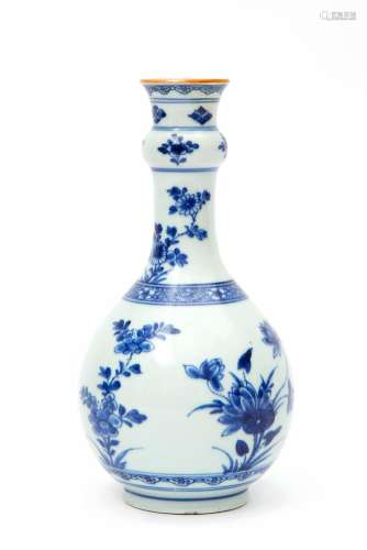 A blue & white bottle vase