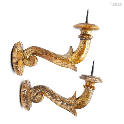 A pair of Italian carved giltwood sconces