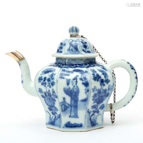 A blue & white teapot with Dutch silver mounts