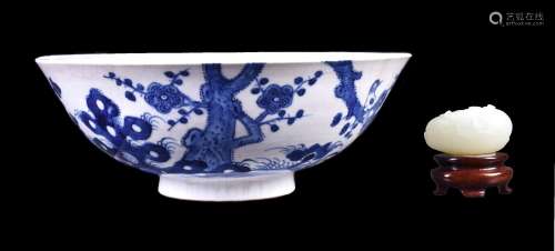 A Chinese blue and white crackle glazed bowl