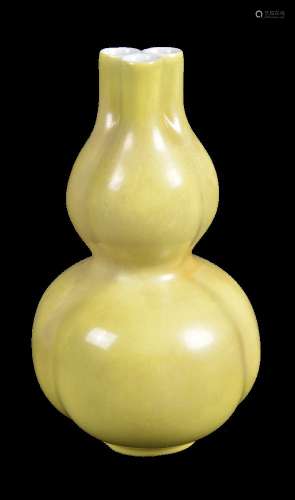 A Chinese yellow double gourd-shape vase