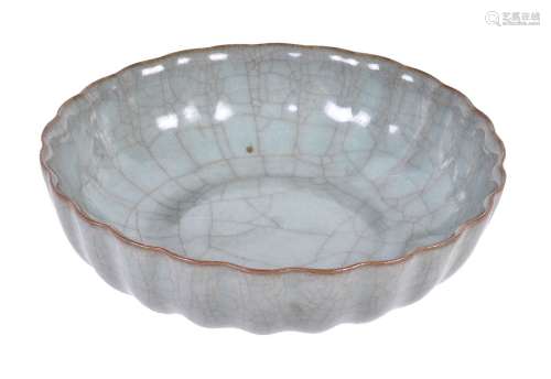 A Chinese guan-type chrysanthemum lobed bowl