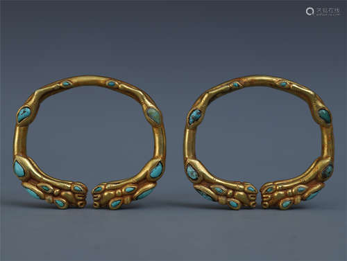 PAIR OF CHINESE TURQUOISE INLAID GILT BRONZE BANGLE