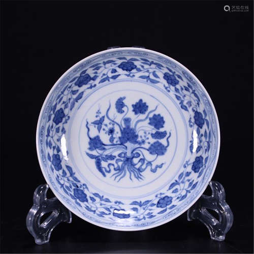 CHINESE PORCELAIN BLUE AND WHITE FLOWER PLATE