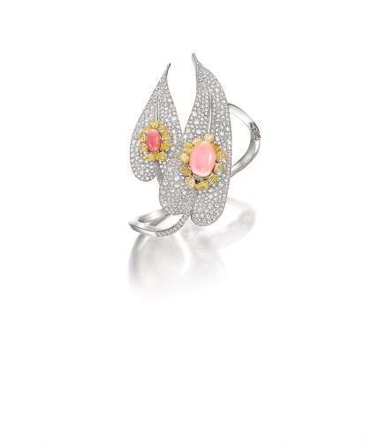 A Conch Pearl and Diamond 'Foliate' Bangle