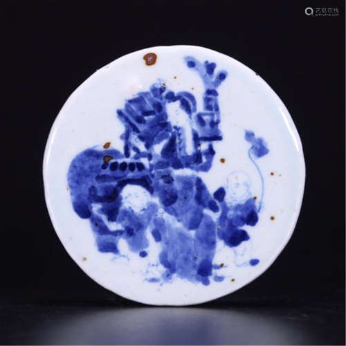 CHINESE PORCELAIN BLUE AND WHITE FIGURES ROUND PAPER WEIGHT