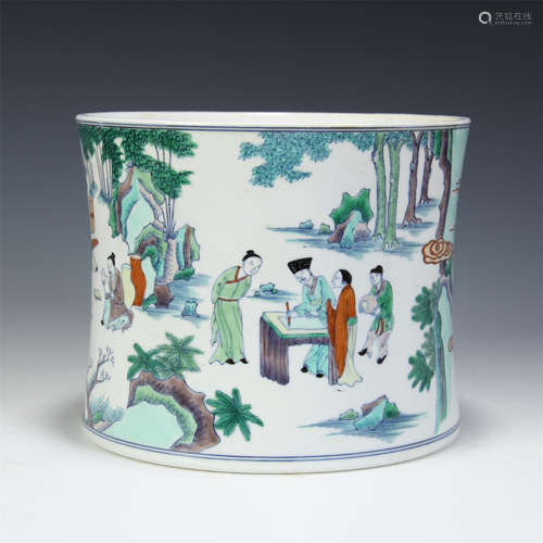 CHINESE PORCELAIN WUCAI FIGURES IN GARDEN BRUSH POT