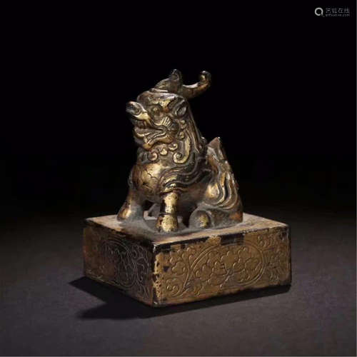 CHINESE GILT BRONZE BEAST SEAL