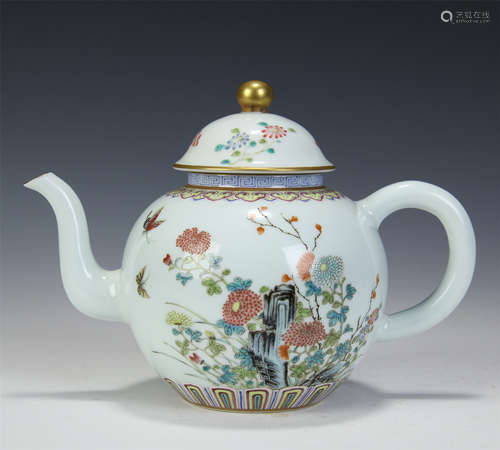 CHINESE PORCELAIN FAMILLE ROSE FLOWER TEA POT