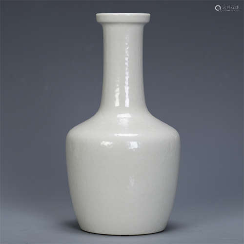 CHINESE PORCELAIN WHITE GLAZE BELLS SHAPED VASE