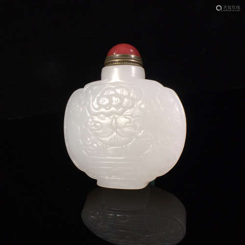 A HETIAN JADE SNUFF BOTTLE