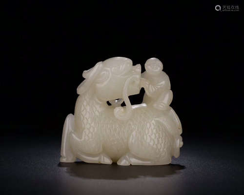 A WHITE HETIAN JADE BEAST CARVED PENDANT