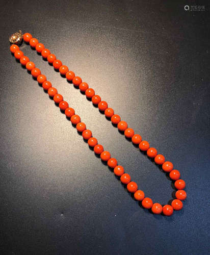 A NATURAL SHADING TYPE RED CORAL BRACELET