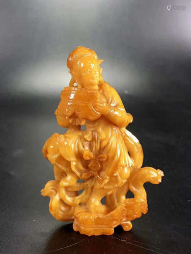 AN AMBER FEMALE BUDDHA ORNAMENT