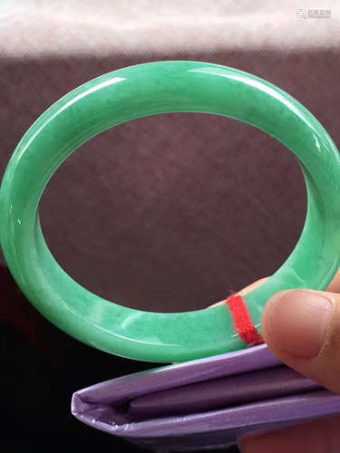 A TOP GRADE GOODS FROM MYANMAR:  JADEITE BANGLE