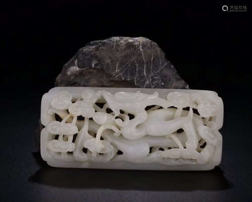 A DRAGON PATTERN HETIAN WHITE JADE PENDANT