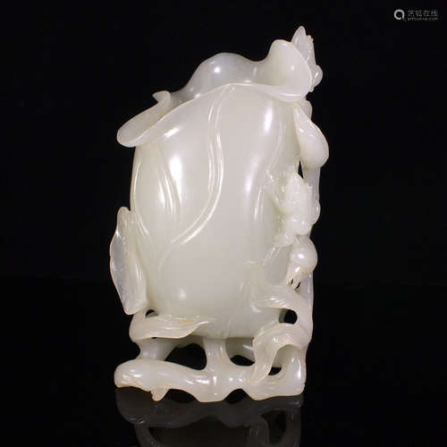 A HETIAN JADE VASE