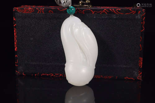 A XINJIANG HETIAN JADE PENDANT WITH BAMBOO PATTERNS